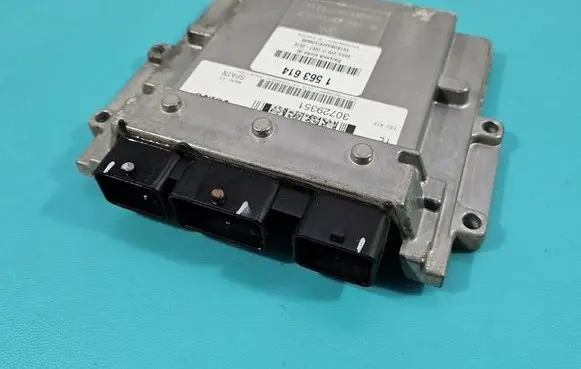 Volvo V70 Engine control unit/module ECU 30729351 IMPRK1563614