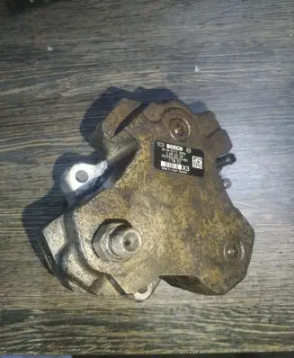 BMW 5 E60 E61 Fuel injection high pressure pump 7798333 0445010146 302670