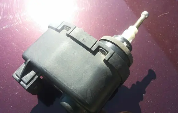 Volkswagen Scirocco Headlight level adjustment motor 165941295
