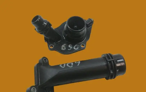 Engine coolant pipe/hose