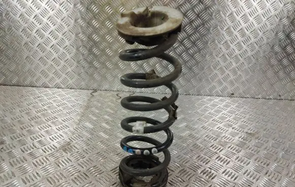 Land Rover Evoque II Rear coil spring K8D25B749FB190427