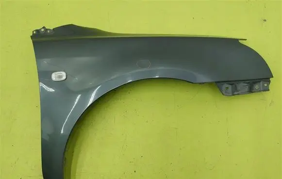 Toyota Avensis T250 Fender