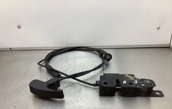 Audi A3 S3 8P Engine bonnet/hood lock release cable 8P0823535C
