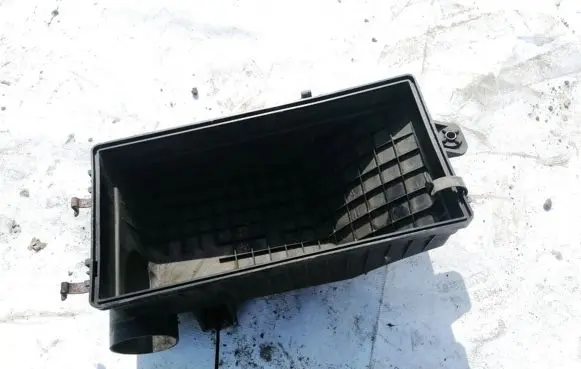 KIA Carens I Air filter box