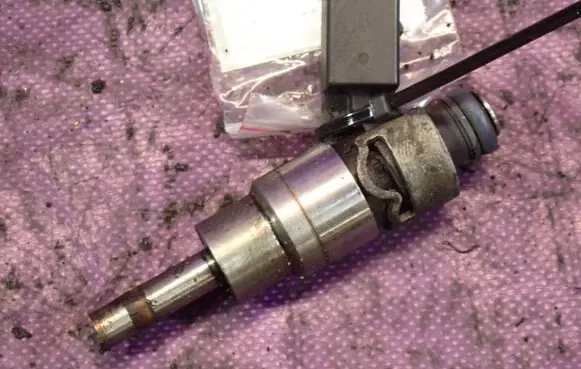 Audi A4 S4 B6 8E 8H Fuel injector 0261500011