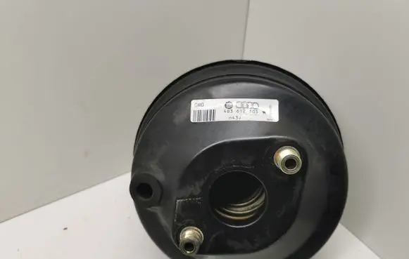 Volkswagen PASSAT B5 Brake booster 4B3612105