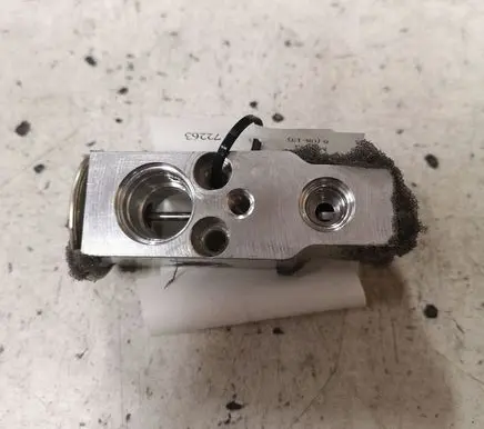 Mazda 6 Air conditioning (A/C) expansion valve KJ1411GS1D01