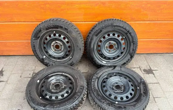 Toyota Yaris XP210 R15 steel rim 2151656