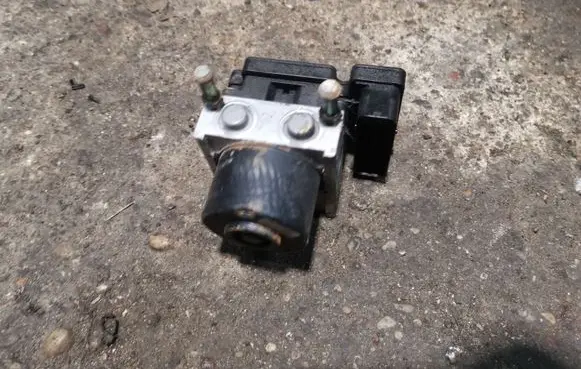 Suzuki Grand Vitara II ABS Pump 64J0