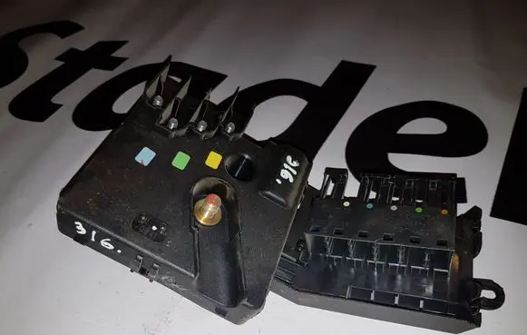 Mercedes-Benz E W211 Fuse module A2115460841 2115460841