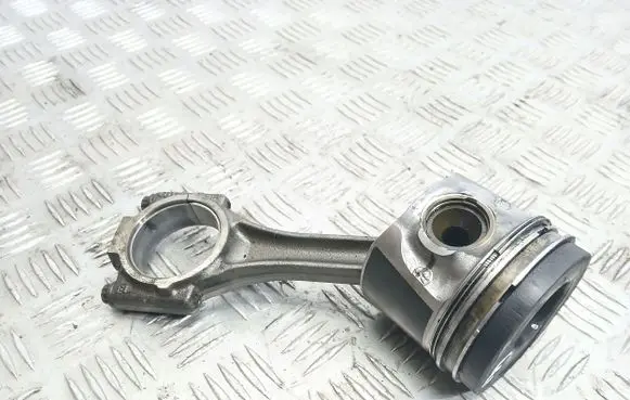 Volkswagen PASSAT B6 Piston with connecting rod