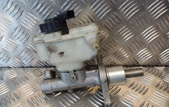 Volkswagen Golf V Master brake cylinder 1K1611301C