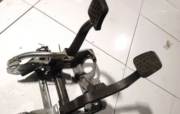 Opel Vectra C Clutch pedal 