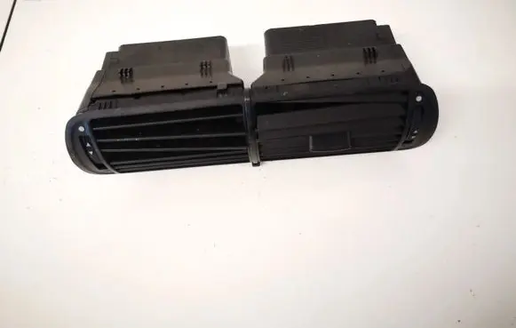 Seat Toledo II (1M) Dash center air vent grill 8l0820951