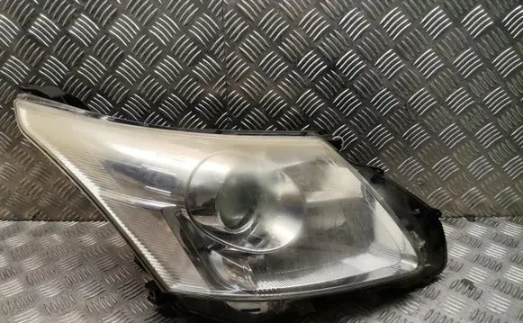 Toyota Avensis T270 Headlight/headlamp 8111805310