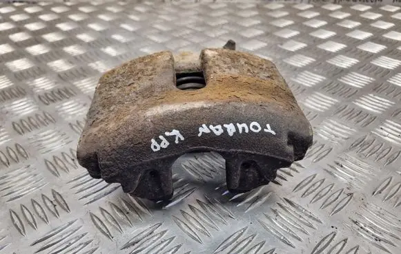 Volkswagen Touran I Front brake caliper