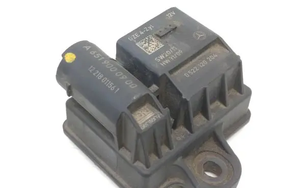 Mercedes-Benz E W212 Glow plug pre-heat relay A6519000900 0522120204