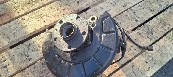Volkswagen PASSAT CC Front wheel hub