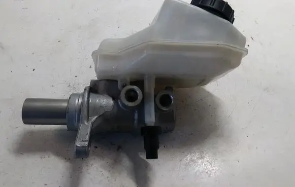 Land Rover Evoque I Master brake cylinder
