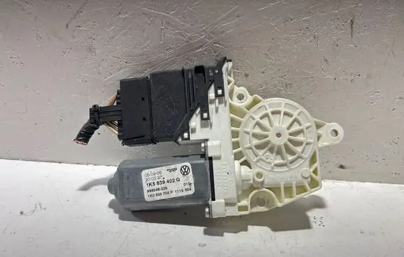 Volkswagen Jetta III Rear door window regulator motor 1K5839402G 1K0959704P 998348326