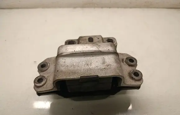 Volkswagen Golf Plus Gearbox mount 