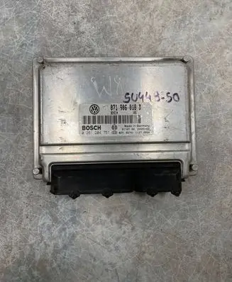 Volkswagen PASSAT B5 Engine control unit/module 071906018D 26SA5422 0261204751