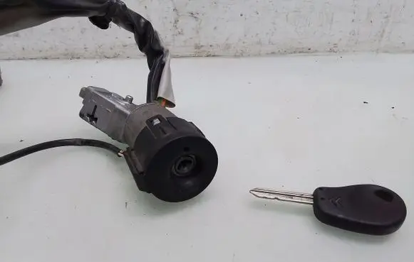 Citroen C5 Ignition lock 9648445180