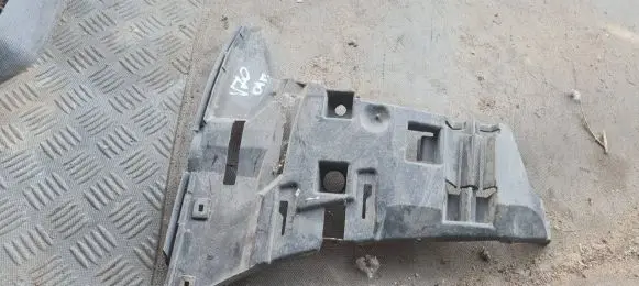 Volvo V70 Front bumper mounting bracket 09190304