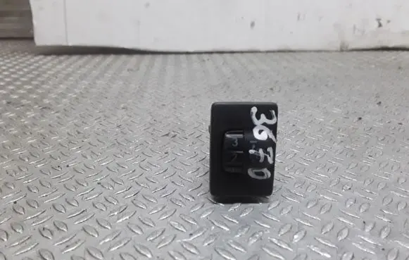 Toyota Yaris Headlight level height control switch 841520D030