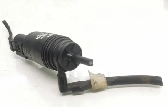 BMW 5 E60 E61 Windscreen/windshield washer pump 8377612 67128377612 23557610