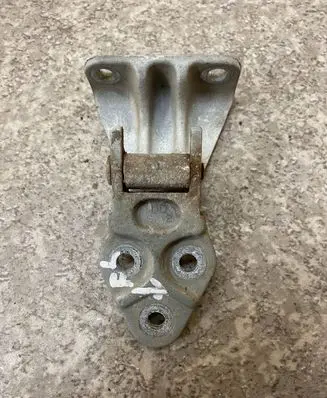 Renault Master II Front door lower hinge 353526D