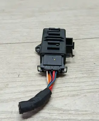 Volkswagen Sharan Seat heating relay 5K0959772