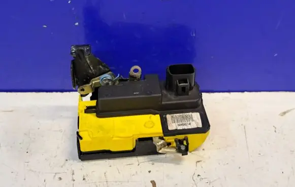 Volvo XC90 Coupe door lock (next to the handle) 30699747