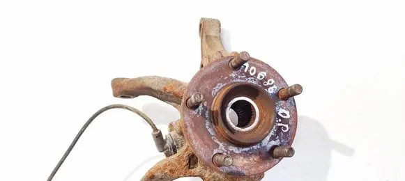 Nissan X-Trail T30 Front wheel hub