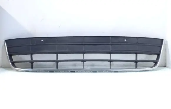 Volkswagen Tiguan Front bumper lower grill 5N0853677E
