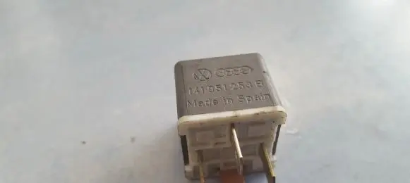 Volkswagen Golf IV Other relay 141951253B