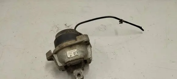 BMW 5 F10 F11 Engine mount bracket 6777371