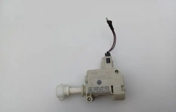 Volkswagen PASSAT B6 Fuel tank cap lock motor 3C0810773