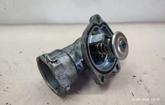 Mercedes-Benz S W221 Thermostat housing A6422001915