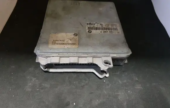 BMW 5 E39 Engine control unit/module 2247891