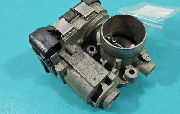 Volkswagen Up Throttle body valve 04C133062D IMPRK1542858