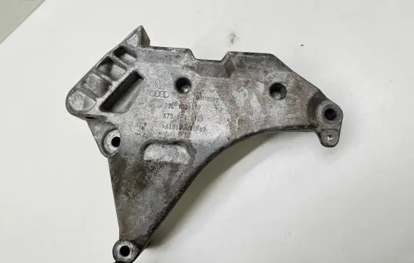 Volkswagen Golf VI Engine mounting bracket 03L199207 AIS19C03 KTS652V120
