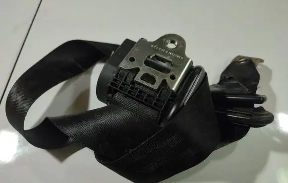 Skoda Octavia Mk2 (1Z) Front seatbelt 602481300