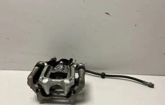 BMW 1 F70 Rear brake caliper 8837100 8837104
