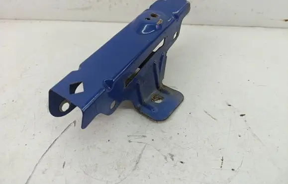 Opel Vivaro Fender mounting bracket