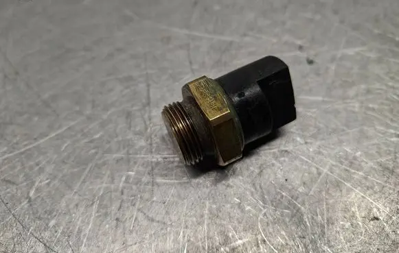 Audi A4 S4 B5 8D Coolant temperature sensor 321959481C