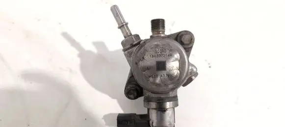 Nissan Juke I F15 Fuel injection high pressure pump 166307214R