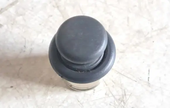 Volkswagen PASSAT B7 Cigarette lighter rear 