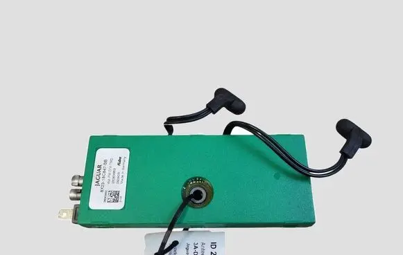 Jaguar XF X250 Aerial antenna amplifier 8X2318C847BB 28063663