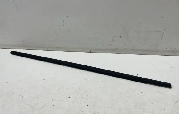 Skoda Kamiq Front door glass trim molding 654837478A PO8654477A